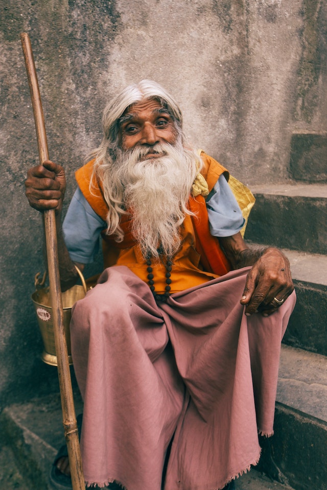 Oude Halli Krishna man met lange baard