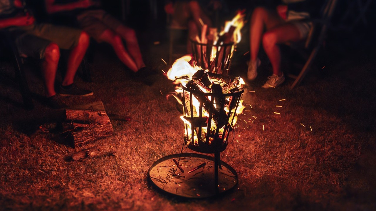 De ideale mannenavond in de achtertuin